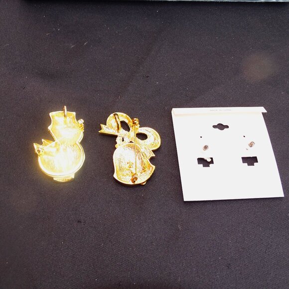 Assortment of Christmas Jewelry - Picture 6 of 6